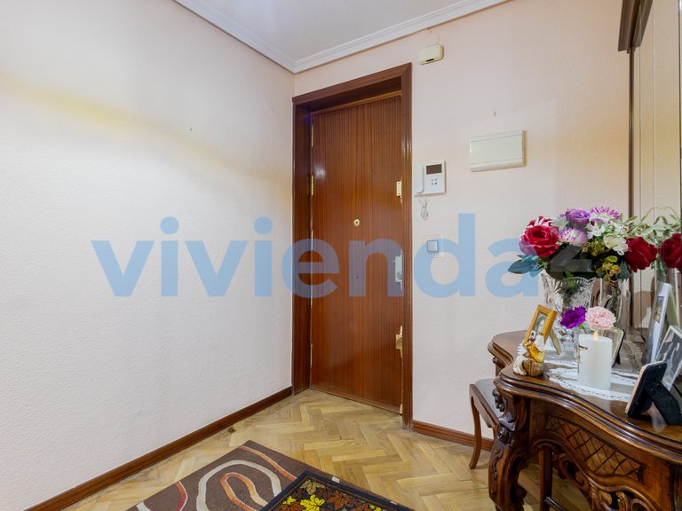 Apartment for Sale in Palacio, Madrid 17