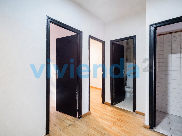 Apartment for Sale in Almendrales, Madrid 17