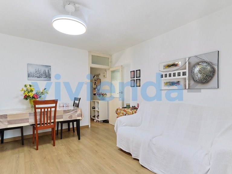 Apartment for Sale in Media Legua, Madrid 18