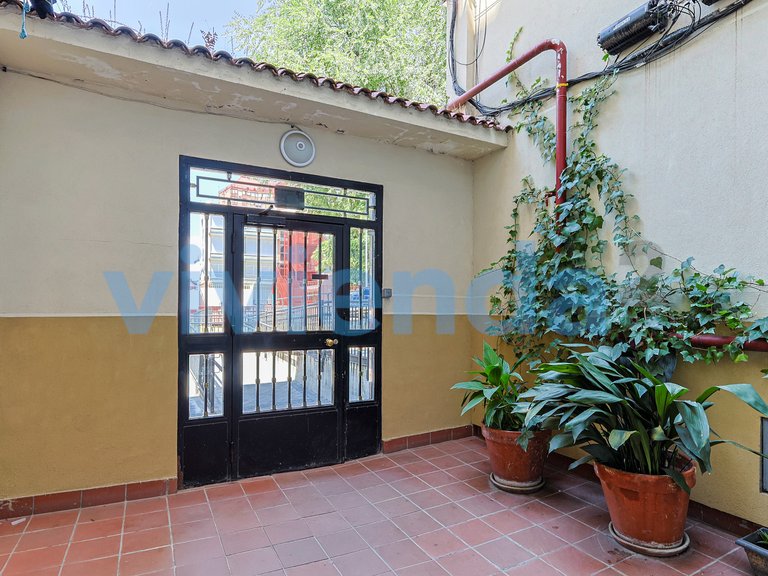 Apartment for Sale in Media Legua, Madrid 27
