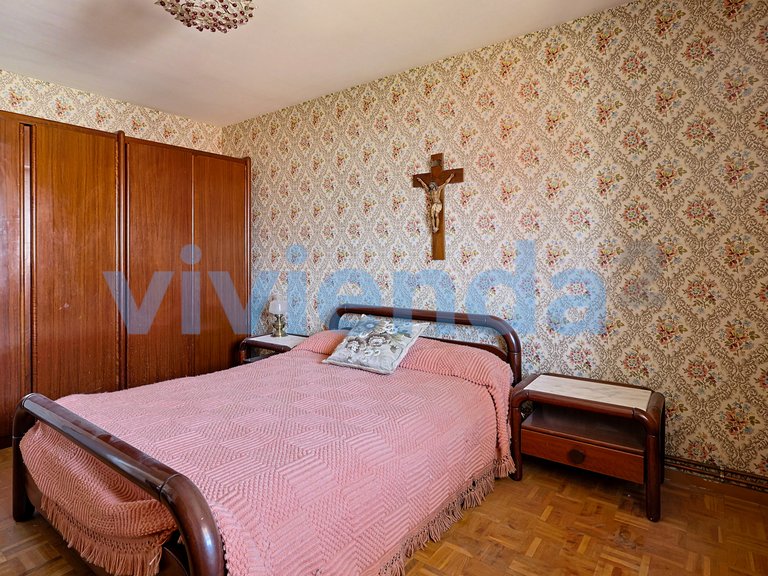 Apartment for Sale in Valverde, Madrid 18