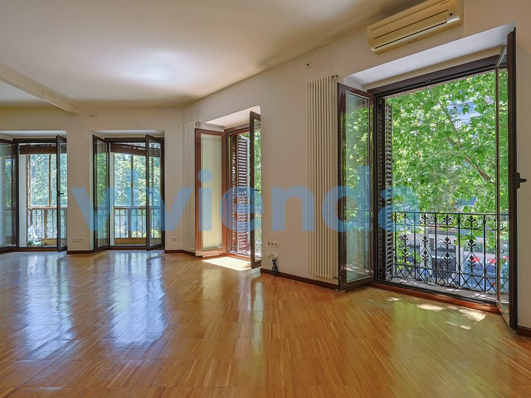 Apartment for Sale in Pacífico, Madrid 1