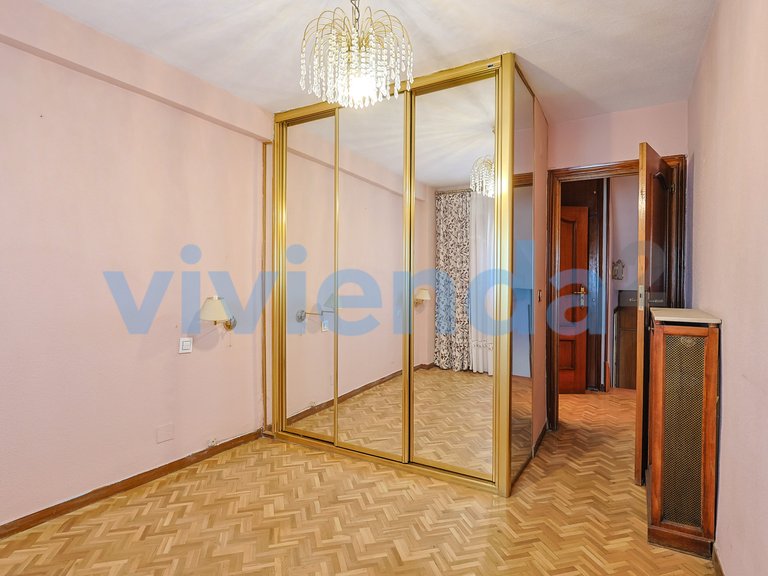 Apartment for Sale in Quintana, Madrid 13