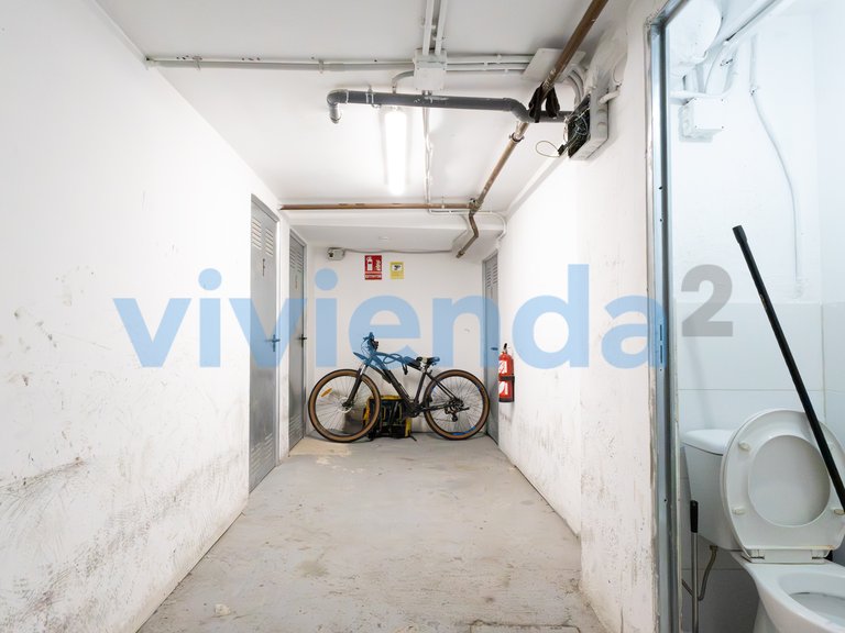 Commercial for Sale in Ciudad Universitaria, Madrid 16