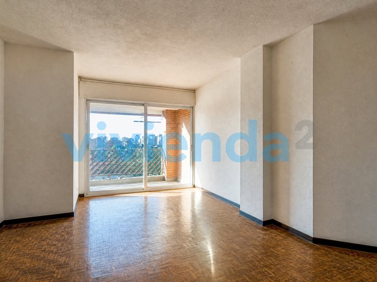 Apartment for Sale in Apóstol Santiago, Madrid 5