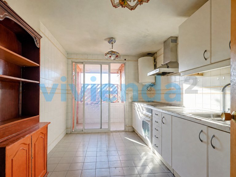Apartment for Sale in Apóstol Santiago, Madrid 4