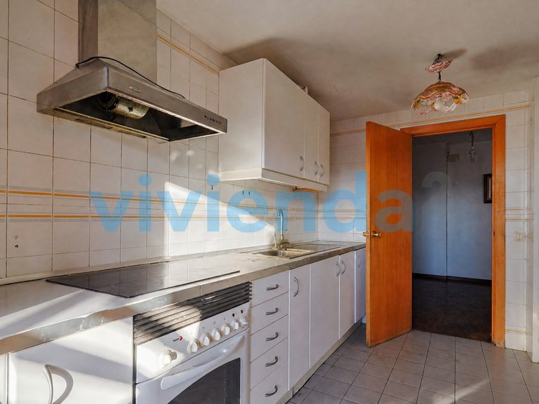 Apartment for Sale in Apóstol Santiago, Madrid 16