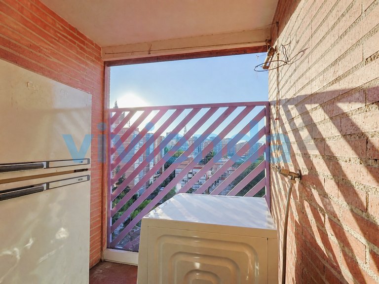 Apartment for Sale in Apóstol Santiago, Madrid 17