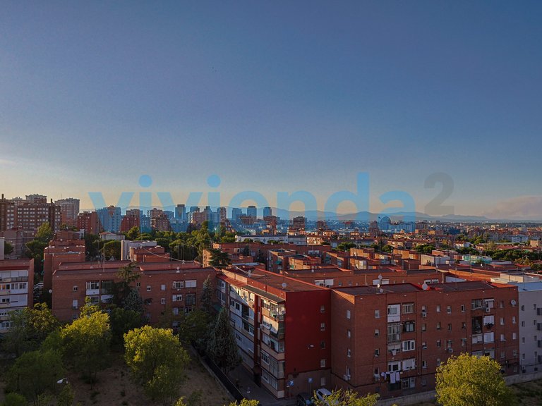 Apartment for Sale in Apóstol Santiago, Madrid 18