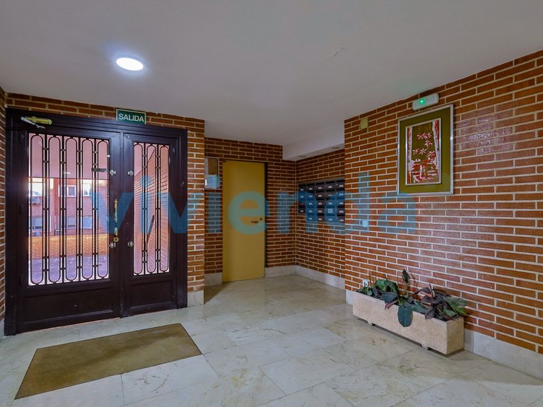 Apartment for Sale in Apóstol Santiago, Madrid 20