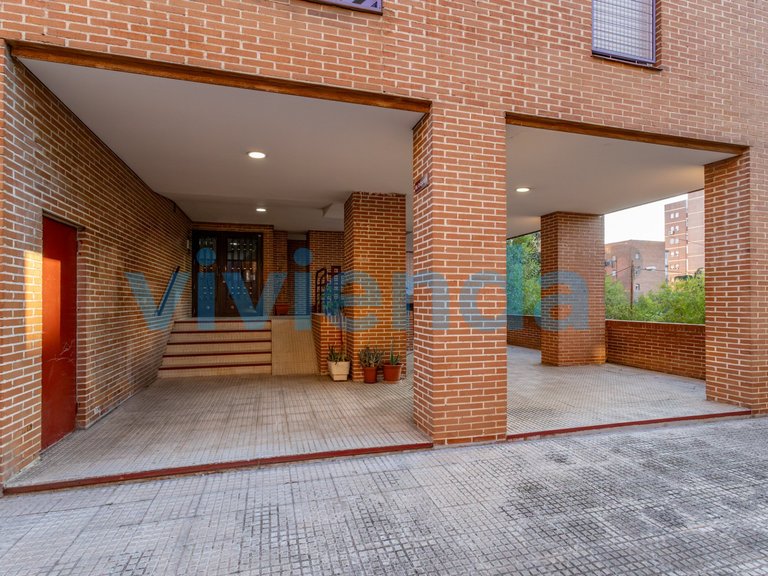 Apartment for Sale in Apóstol Santiago, Madrid 3