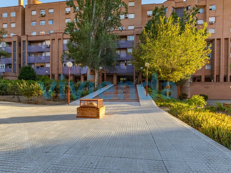Apartment for Sale in Apóstol Santiago, Madrid 1