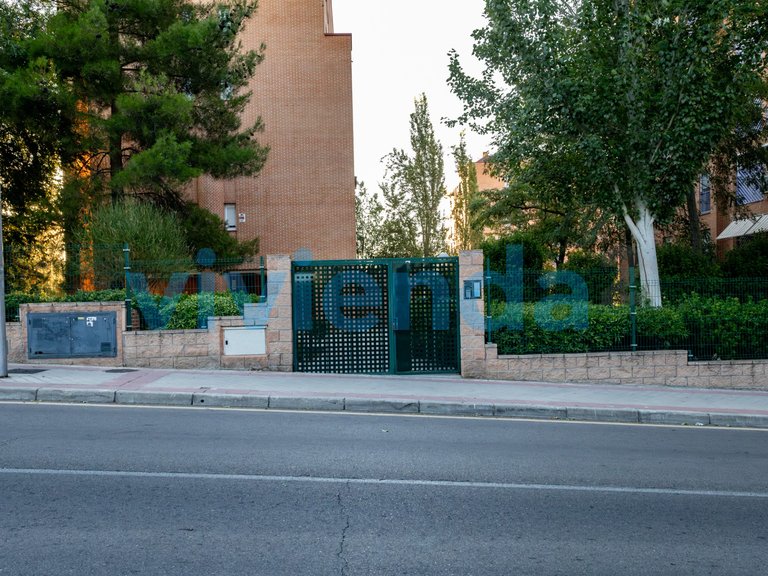 Apartment for Sale in Apóstol Santiago, Madrid 28
