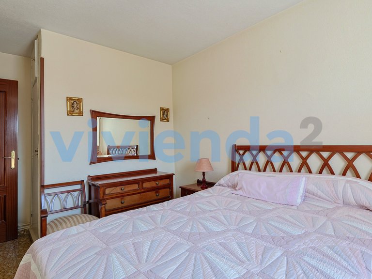 Apartment for Sale in Apóstol Santiago, Madrid 2