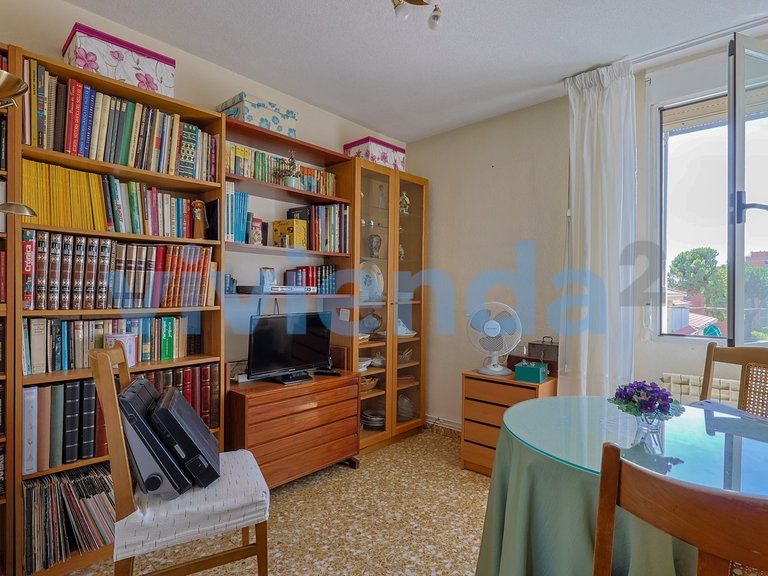 Apartment for Sale in Apóstol Santiago, Madrid 3