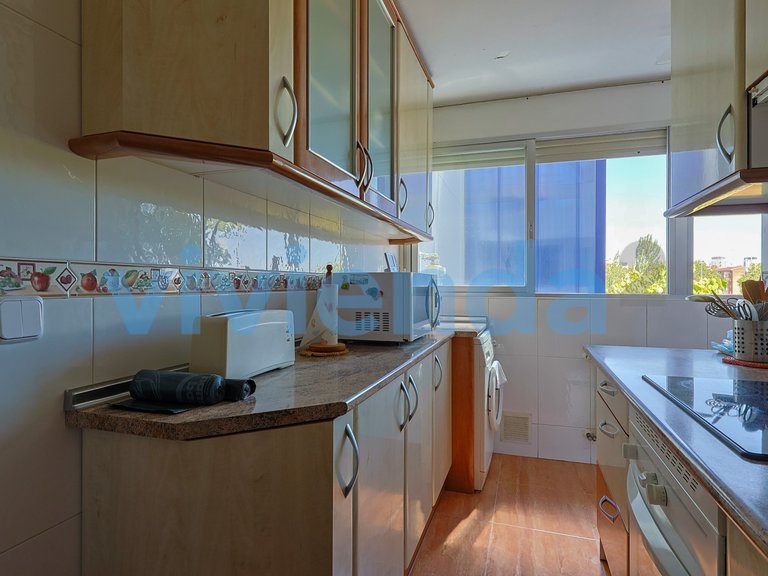 Apartment for Sale in Apóstol Santiago, Madrid 16