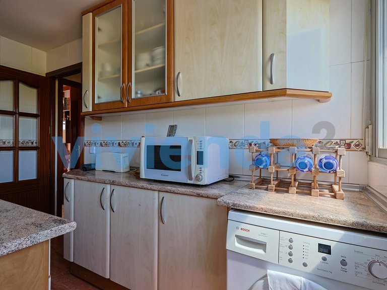 Apartment for Sale in Apóstol Santiago, Madrid 18