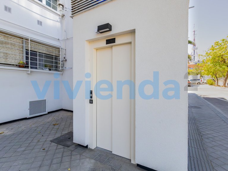 Apartment for Sale in Apóstol Santiago, Madrid 28