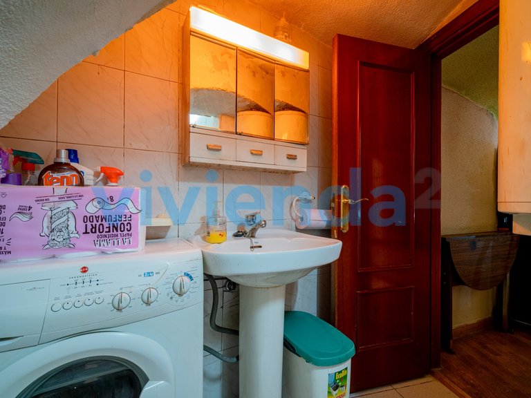 Commercial for Sale in Palacio, Madrid 31