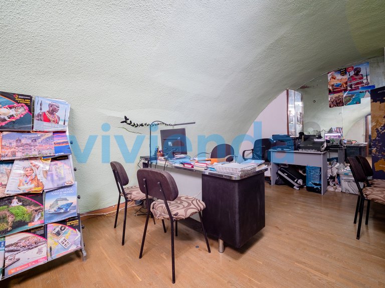 Commercial for Sale in Palacio, Madrid 13