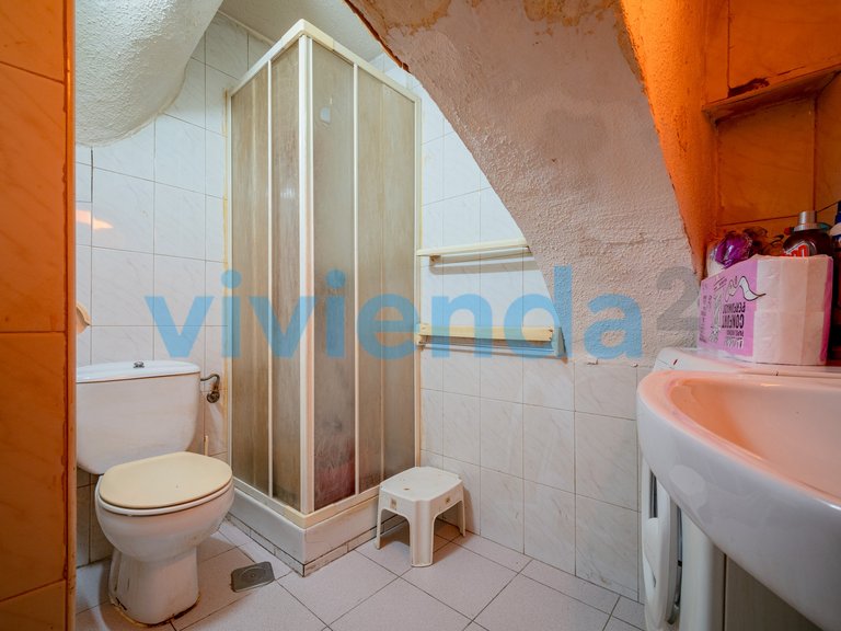 Commercial for Sale in Palacio, Madrid 32
