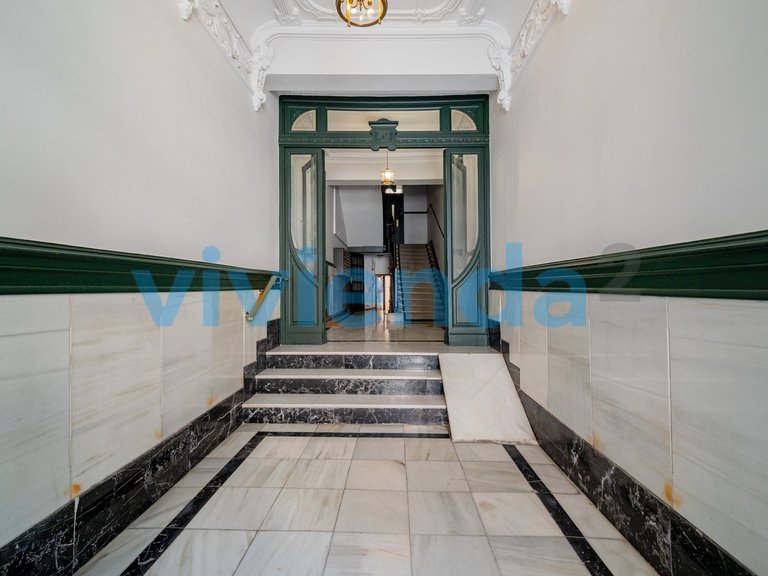 Commercial for Sale in Palacio, Madrid 28