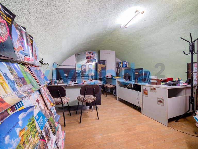 Commercial for Sale in Palacio, Madrid 11