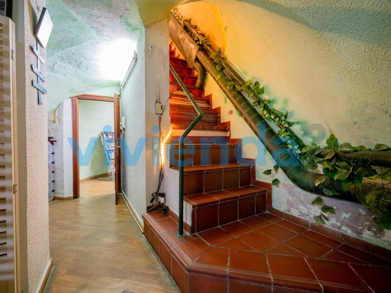 Commercial for Sale in Palacio, Madrid 23