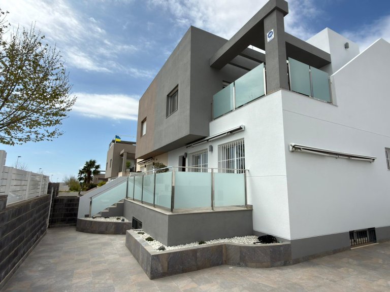 Villa for Sale in Costa Blanca Torrevieja, Alicante 1