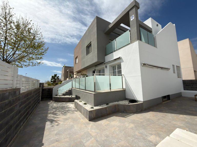 Villa for Sale in Costa Blanca Torrevieja, Alicante 25