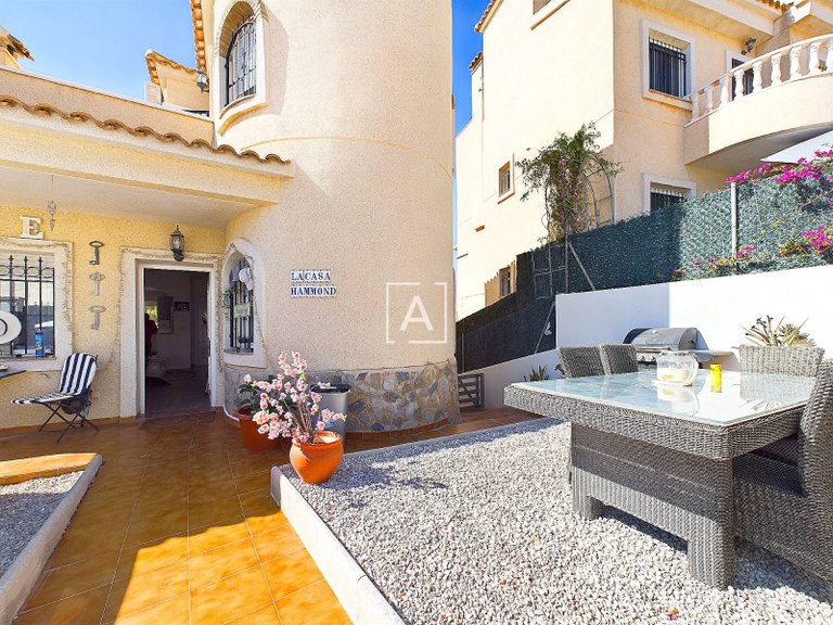 Villa for Sale in Pinar De Campoverde, Alicante 1