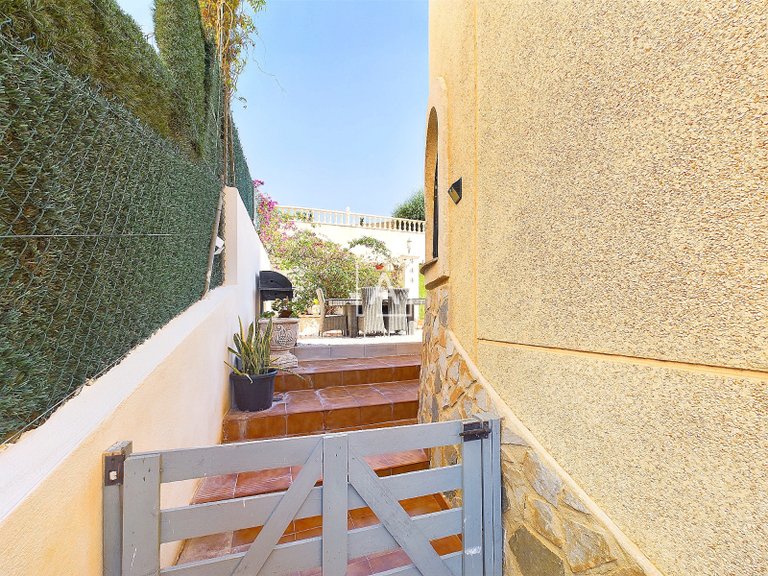 Villa for Sale in Pinar De Campoverde, Alicante 32