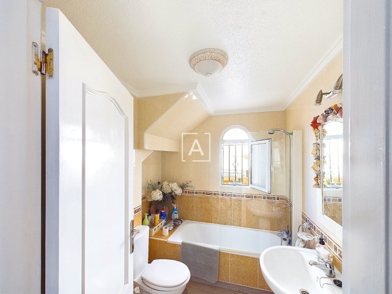 Villa for Sale in Pinar De Campoverde, Alicante 28