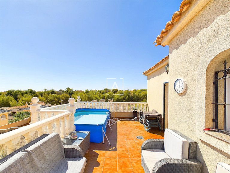 Villa for Sale in Pinar De Campoverde, Alicante 30