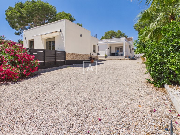 Villa for Sale in Pinar De Campoverde, Alicante 40