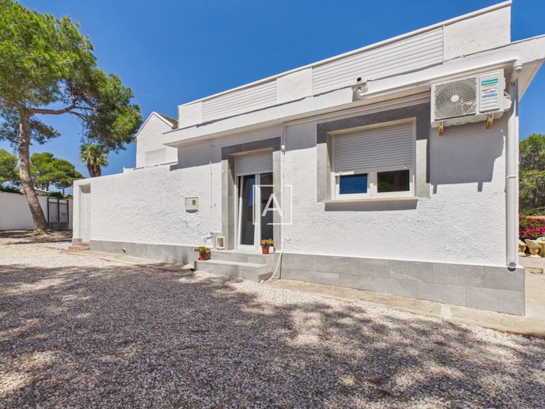 Villa for Sale in Pinar De Campoverde, Alicante 42