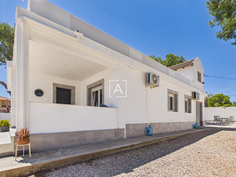 Villa for Sale in Pinar De Campoverde, Alicante 41