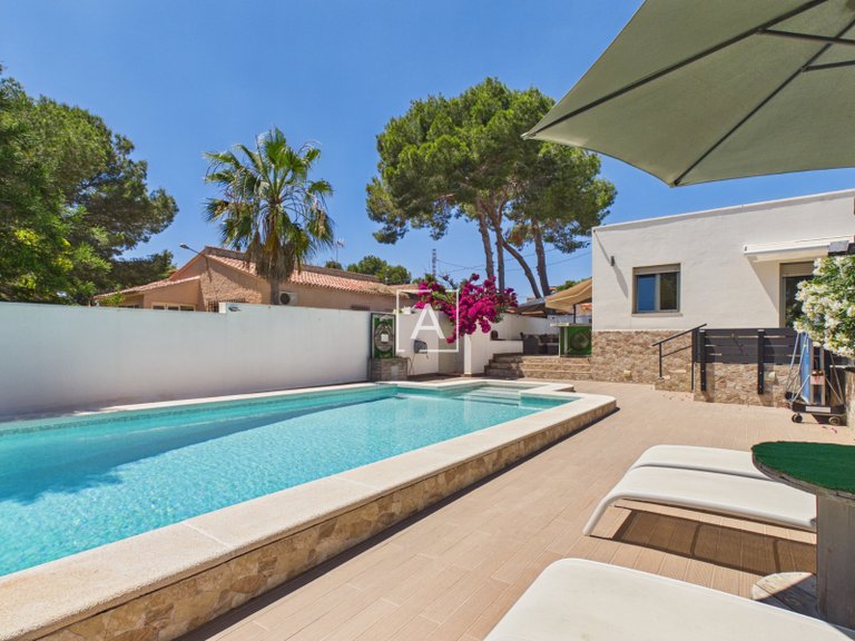 Villa for Sale in Pinar De Campoverde, Alicante 39