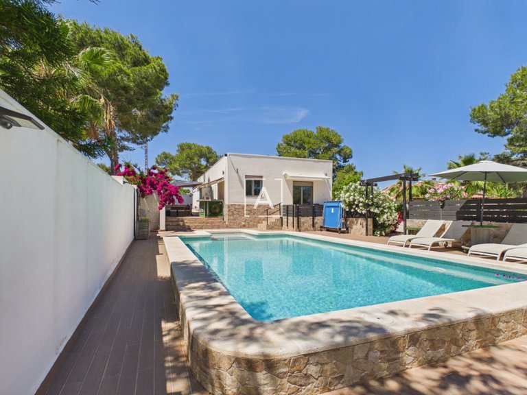 Villa for Sale in Pinar De Campoverde, Alicante 3