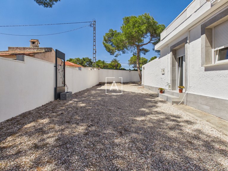 Villa for Sale in Pinar De Campoverde, Alicante 44