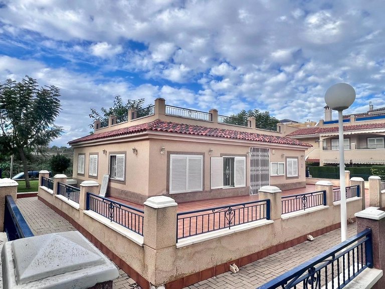 Villa for Sale in Pilar De La Horadada, Alicante 29