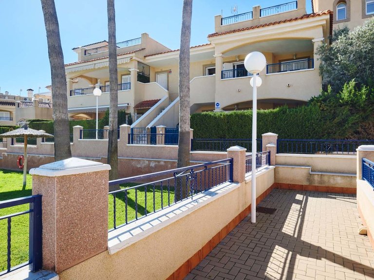 Apartment for Sale in Mil Palmeras, Alicante 37