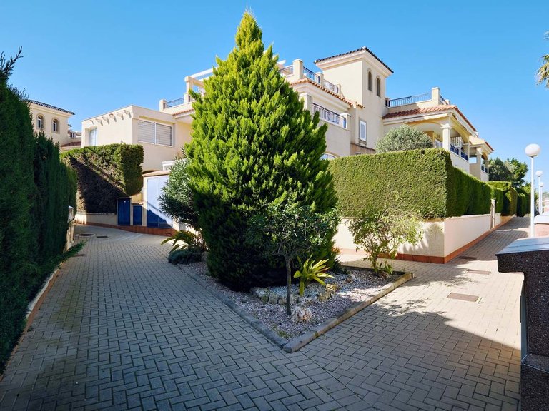 Apartment for Sale in Mil Palmeras, Alicante 31