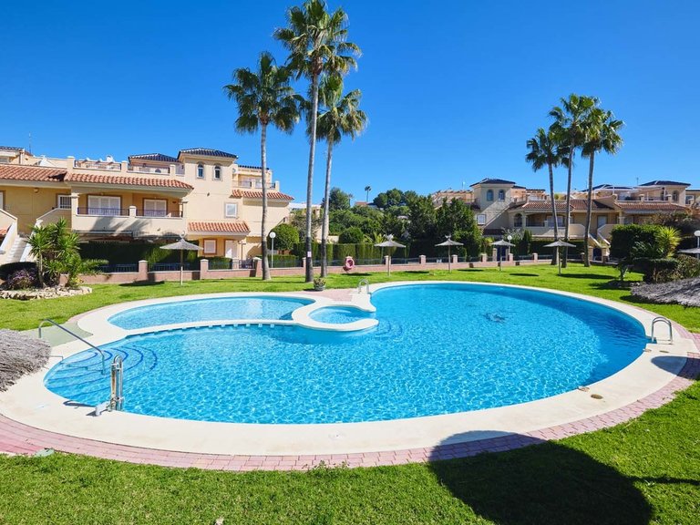 Apartment for Sale in Mil Palmeras, Alicante 41