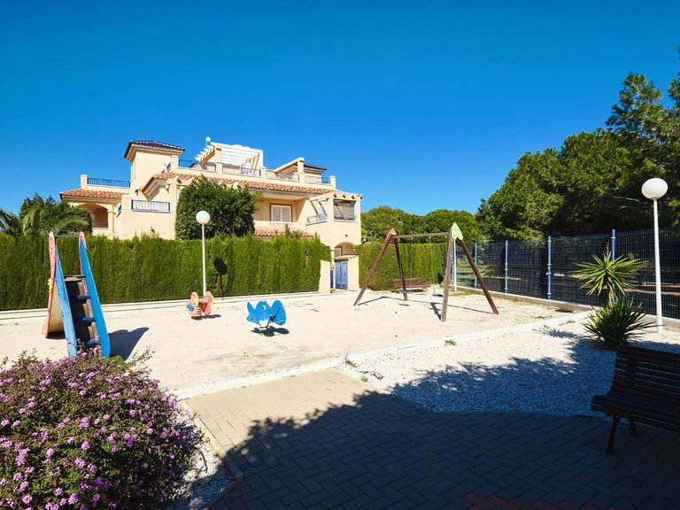 Apartment for Sale in Mil Palmeras, Alicante 39