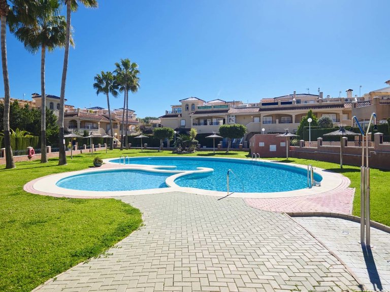 Apartment for Sale in Mil Palmeras, Alicante 40