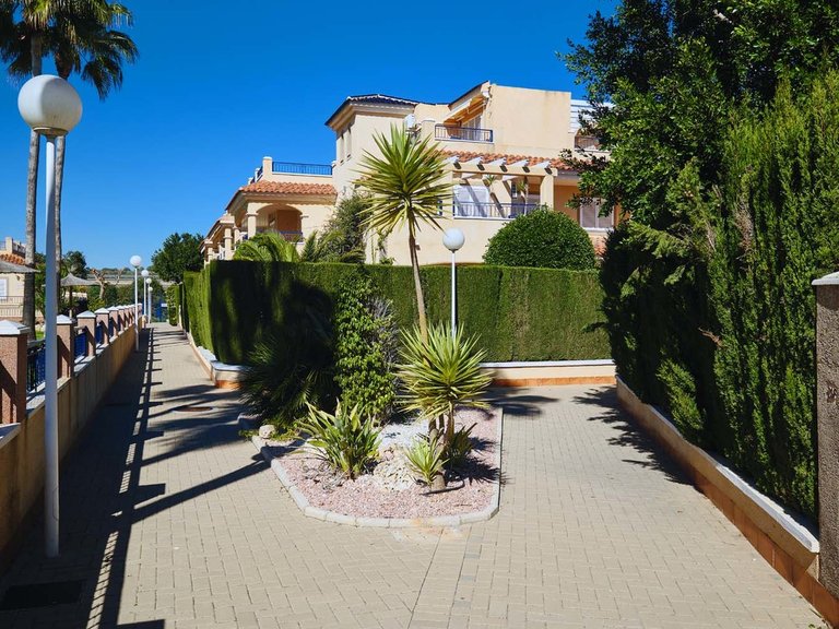 Apartment for Sale in Mil Palmeras, Alicante 36