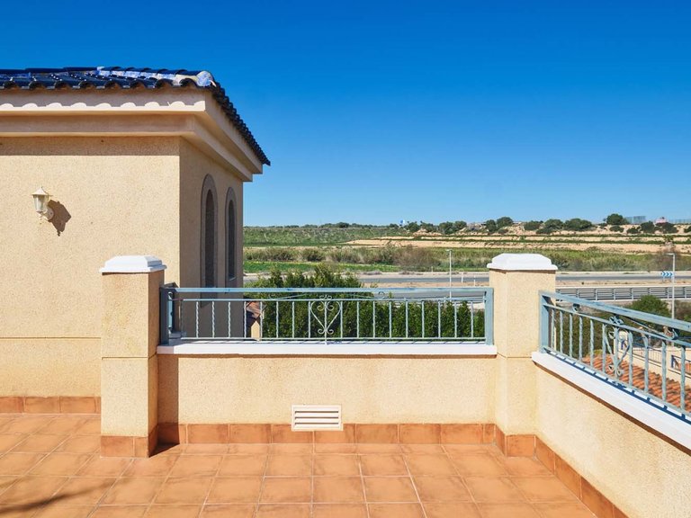 Apartment for Sale in Mil Palmeras, Alicante 26