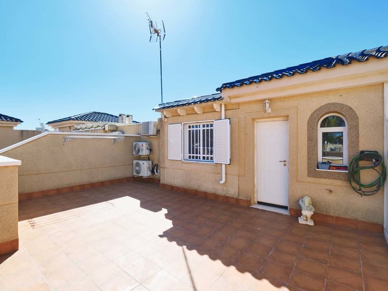 Apartment for Sale in Mil Palmeras, Alicante 24