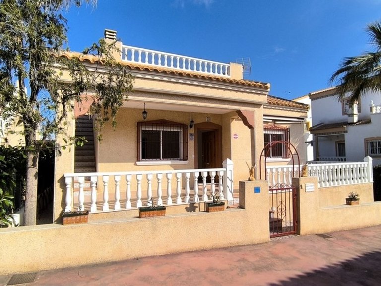 Villa for Sale in Algorfa, Alicante 1